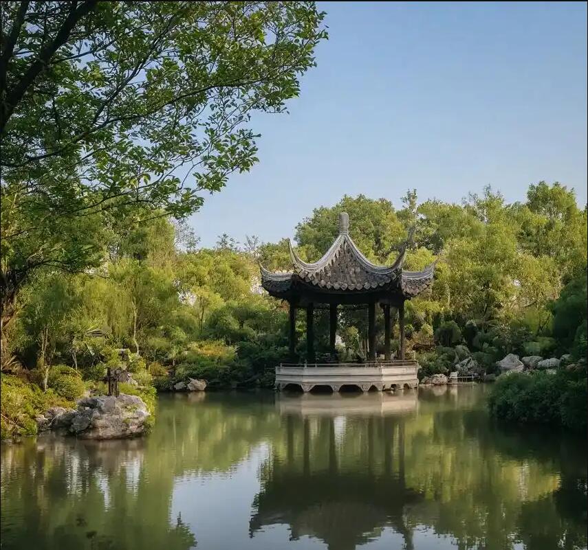 南宫斑驳餐饮有限公司